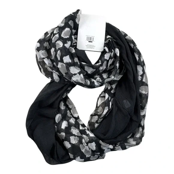 Jade & Deer 2 Pack Loop Scarves Black Gray Animal Print One Size NWT - Picture 5 of 6